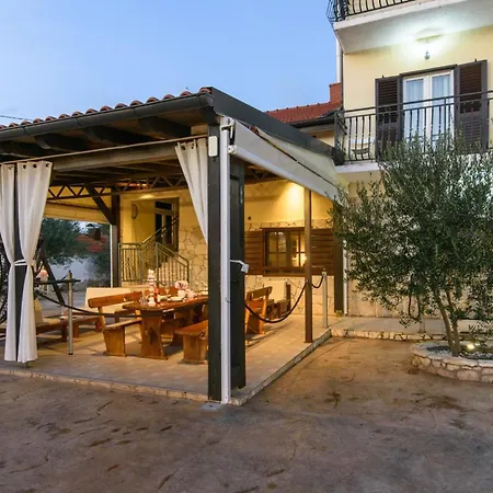 Nira Radoni Villa Radonic