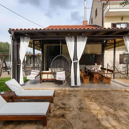 Villa Nira Radoni *