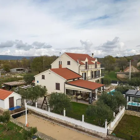 Villa Nira Radoni