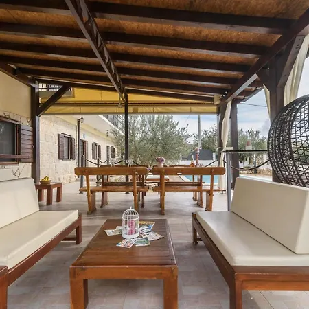 Nira Radoni Villa