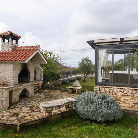 Nira Radoni Villa