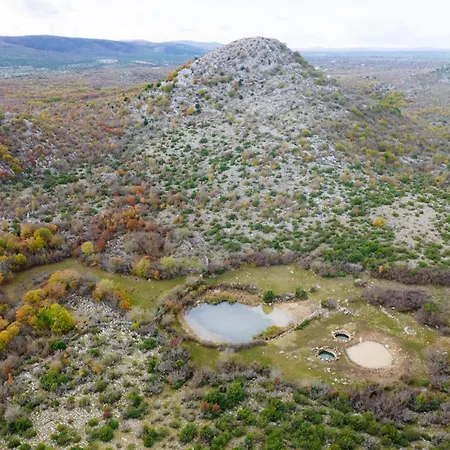 Nira Radoni Villa *