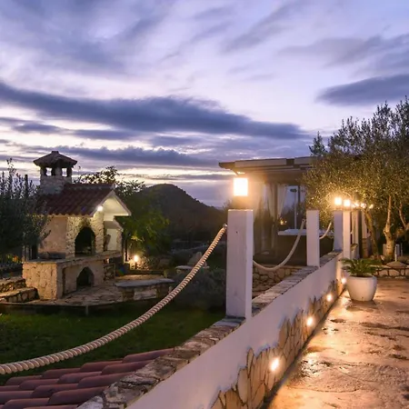Nira Radoni Villa *