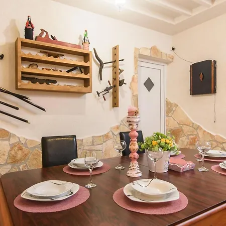 Nira Radoni Villa *