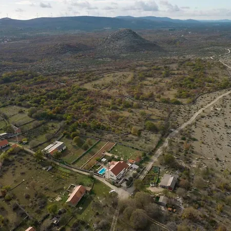 Nira Radoni Villa Radonic