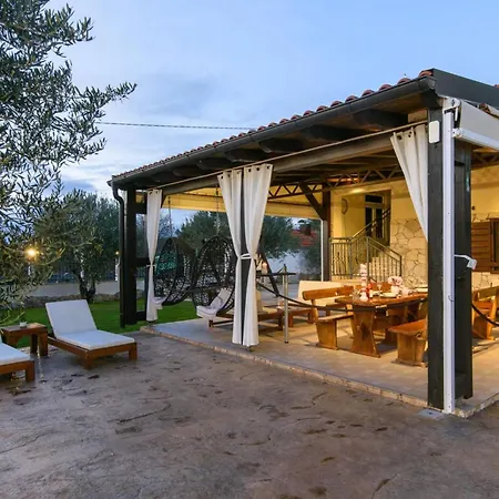 Nira Radoni Villa
