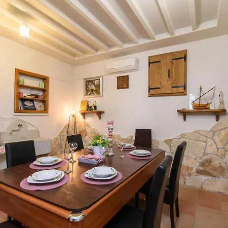 Villa Nira Radoni *